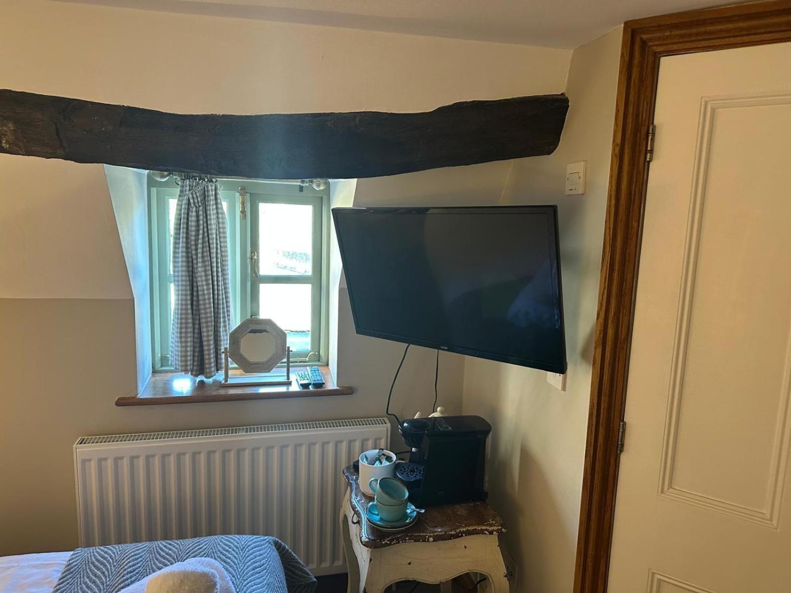 Twin Room with Private Bathroom