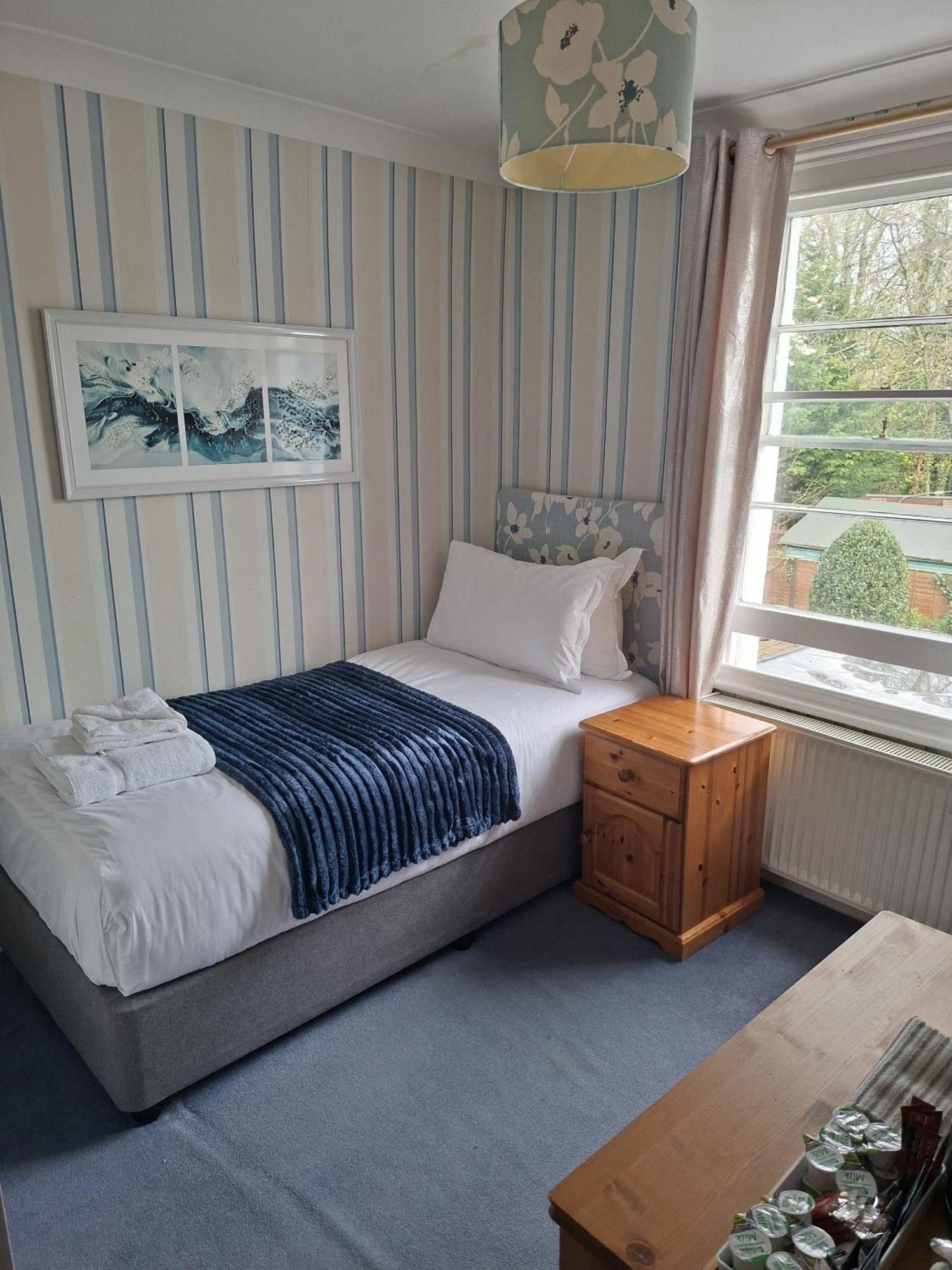 Single room En-suite Bathroom